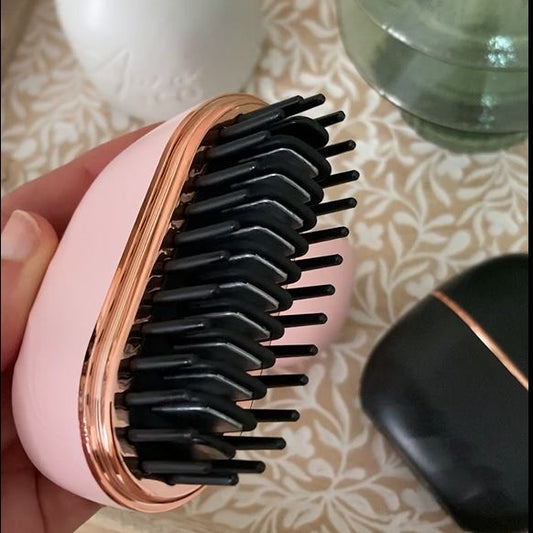 Brosse Lissante SUNEFA PRO – L'Élégance Sans Fil.